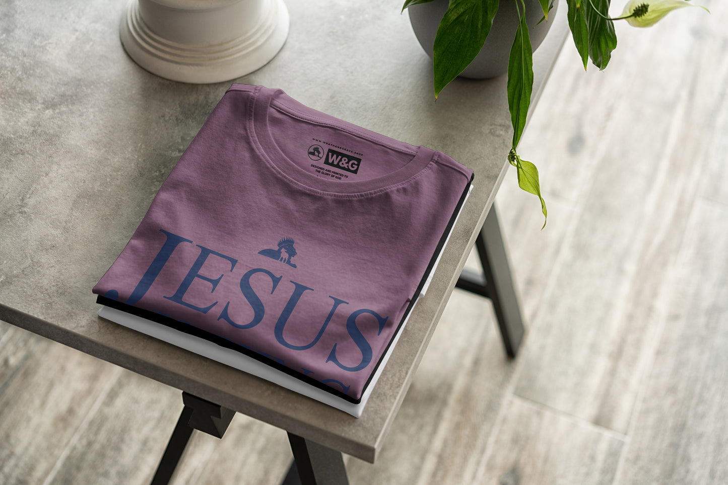 Jesus Is King - Women T-Shirt